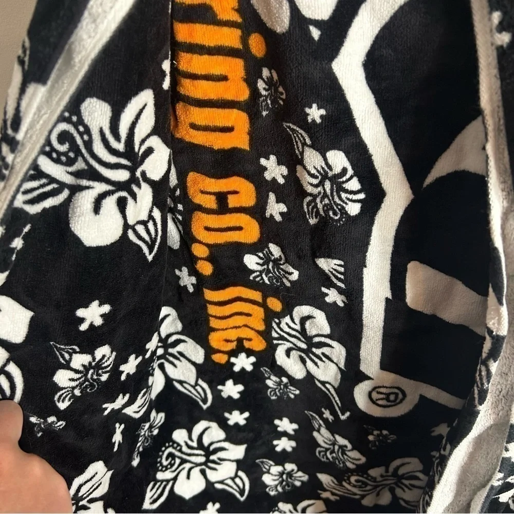 DEKA Hawaiian Print Beach Towel Black White Orange East Penn Manufacturing